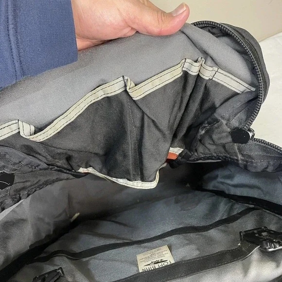 Tom Bihn Backpack 15” Red And Black - Picture 9 of 10